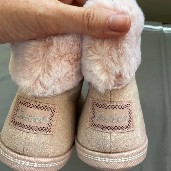 Cozy Blush Fur-Lined Women's Winter Shoes - Picture 4 of 4